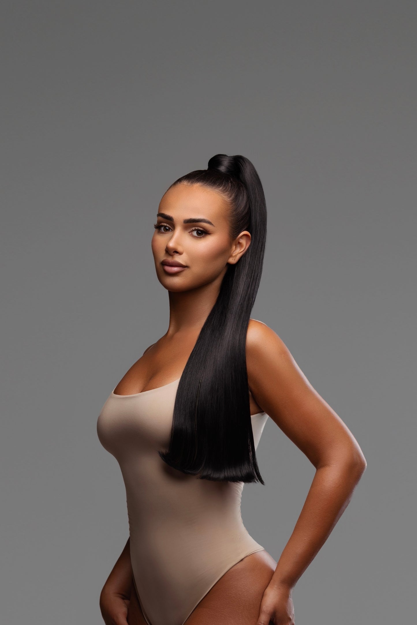 PONYTAIL BLACK