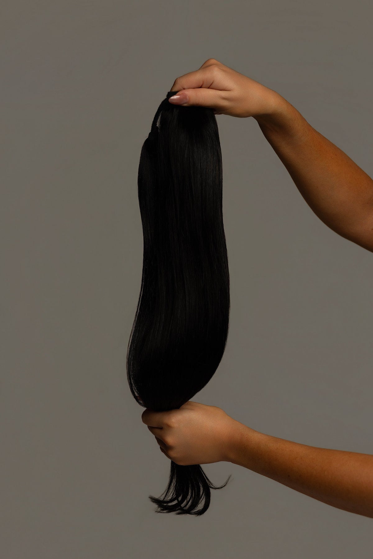 PONYTAIL BLACK